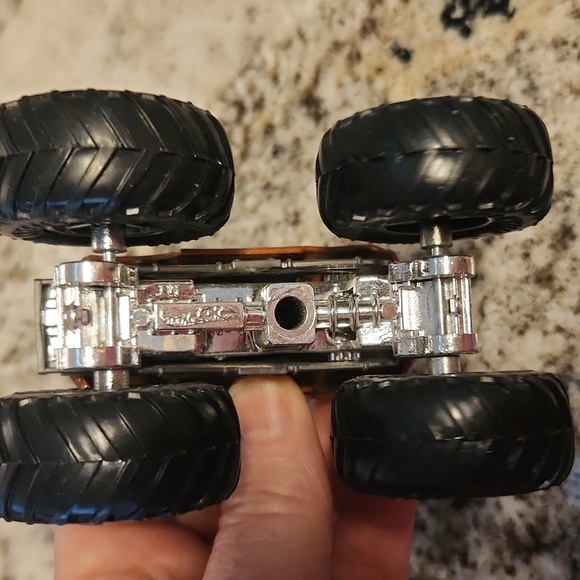 Hotwheels Monster Truck 1:64 scale Chevy car - Picture 8 of 8